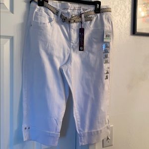 Gloria Vanderbilt crop pants. Perfect for anytime.